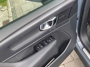 Volvo  XC 40 R Design Recharge Plug-In Hybrid 2WD